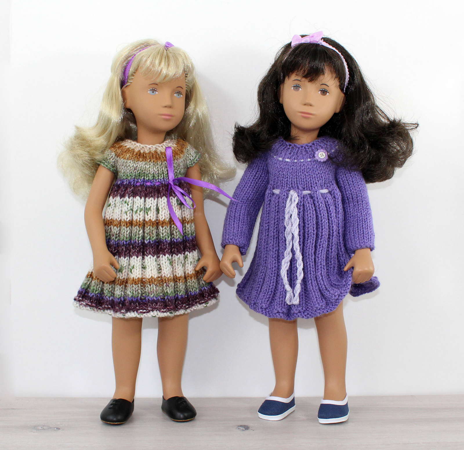 A KNITTING PATTERN FOR A PARTY DRESS FOR A 16 INCH SASHA DOLL 